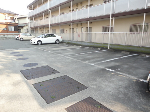 サンブリッジの駐車場