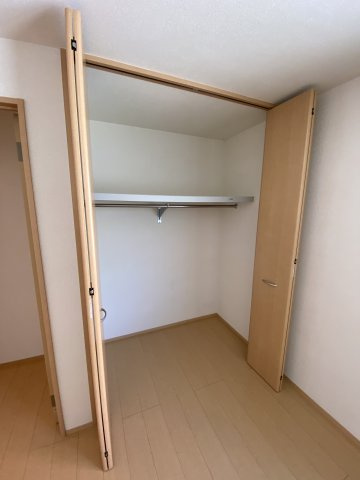 モダンコート曽根Aの収納|205号室参照