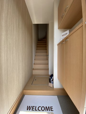モダンコート曽根Aの玄関|205号室参照