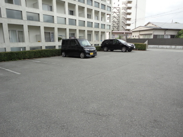 サンコミュニティの駐車場