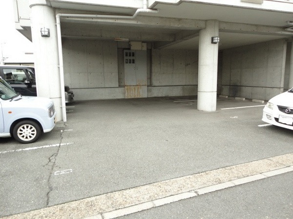 パロマアルディアの駐車場