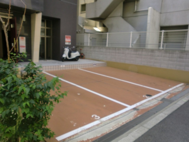 CASSIA　TSUKAMOTOの駐車場