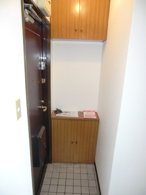 グランドハイツ三津屋北の玄関