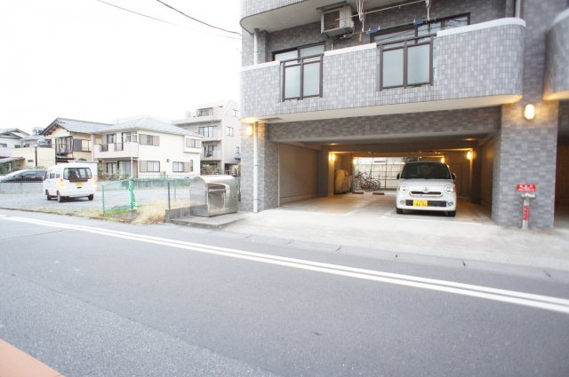ロイヤルヒルズ取手壱番館の駐車場