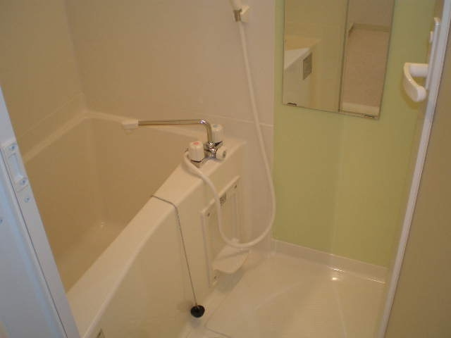 YKハイツ西明石2の浴室