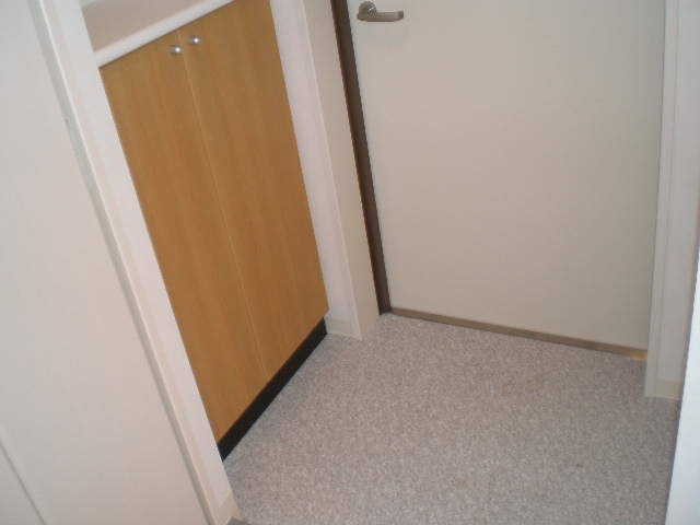 YKハイツ西明石2の玄関