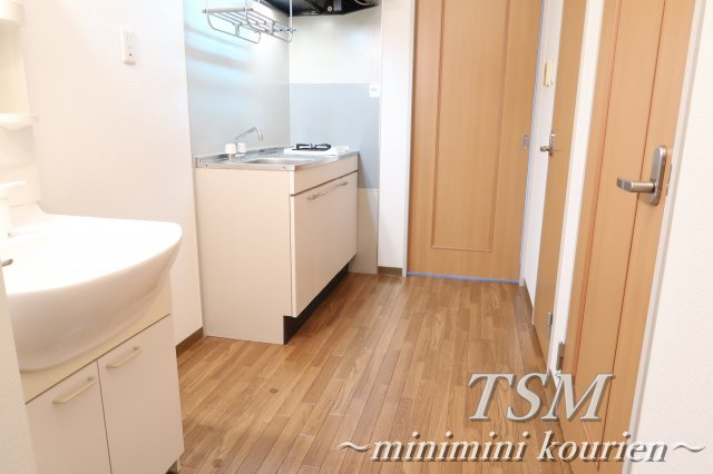 シャーメゾン香里のキッチン|玄関から見た室内