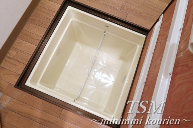 シャーメゾン香里のキッチン|床下収納