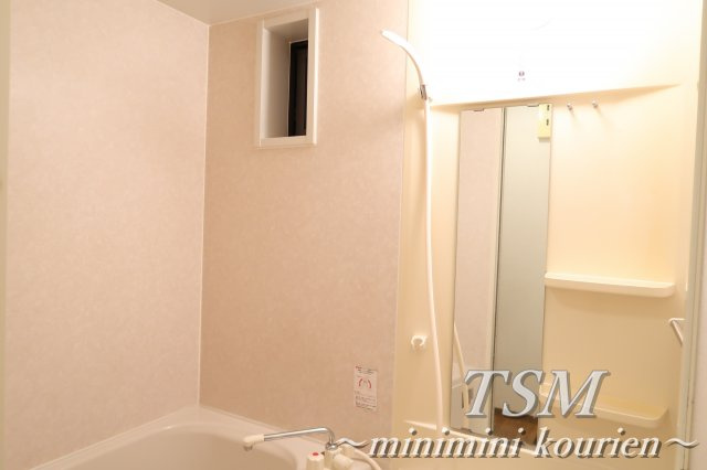 シャーメゾン香里の浴室|小窓付き