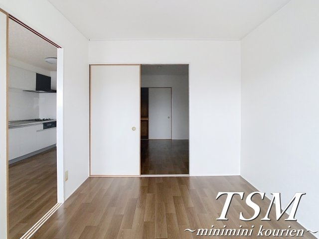 ＰＬＵＭ　ＣＩＴＹ　ＲＥＳＩＤＥＮＣＥ　ＮＥＹＡＧＡＷＡの洋室