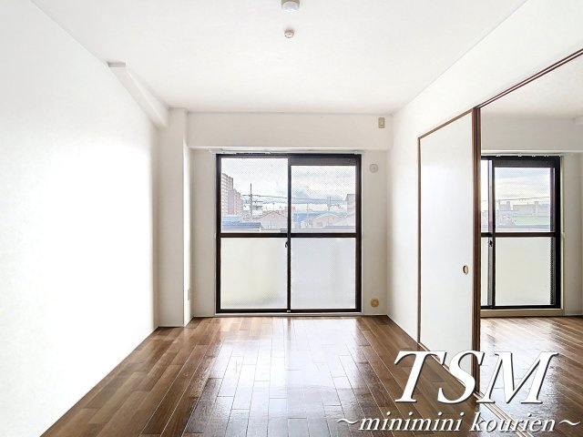 ＰＬＵＭ　ＣＩＴＹ　ＲＥＳＩＤＥＮＣＥ　ＮＥＹＡＧＡＷＡの洋室