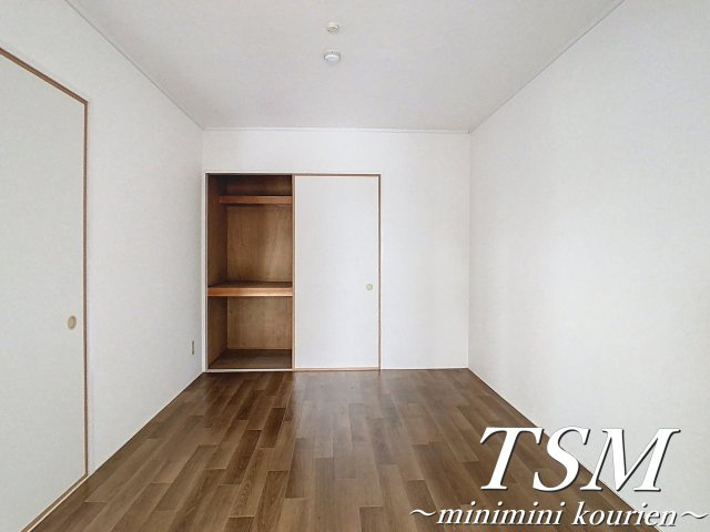 ＰＬＵＭ　ＣＩＴＹ　ＲＥＳＩＤＥＮＣＥ　ＮＥＹＡＧＡＷＡの洋室