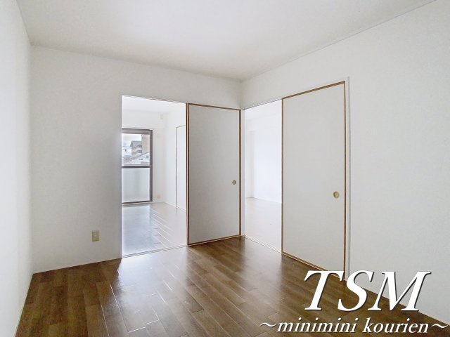 ＰＬＵＭ　ＣＩＴＹ　ＲＥＳＩＤＥＮＣＥ　ＮＥＹＡＧＡＷＡの洋室