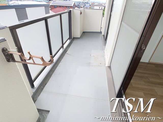 ＰＬＵＭ　ＣＩＴＹ　ＲＥＳＩＤＥＮＣＥ　ＮＥＹＡＧＡＷＡのバルコニー