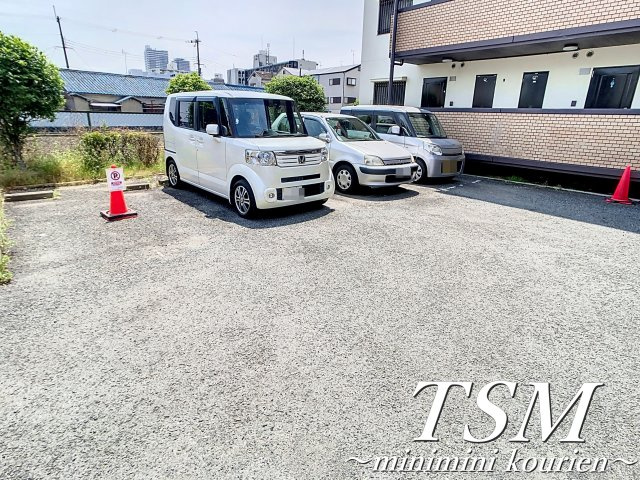 ＰＬＵＭ　ＣＩＴＹ　ＲＥＳＩＤＥＮＣＥ　ＮＥＹＡＧＡＷＡの駐車場