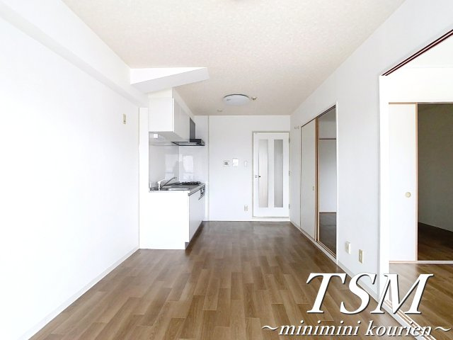 ＰＬＵＭ　ＣＩＴＹ　ＲＥＳＩＤＥＮＣＥ　ＮＥＹＡＧＡＷＡの居間・リビング