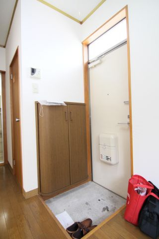 富澤ハイツの玄関
