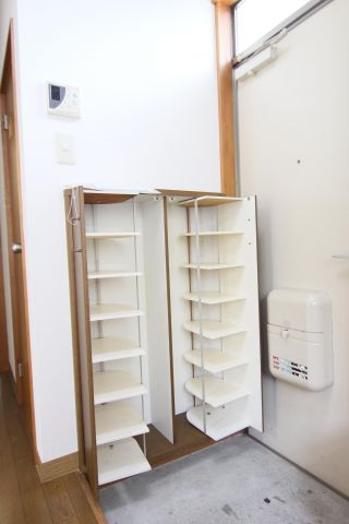 富澤ハイツの玄関