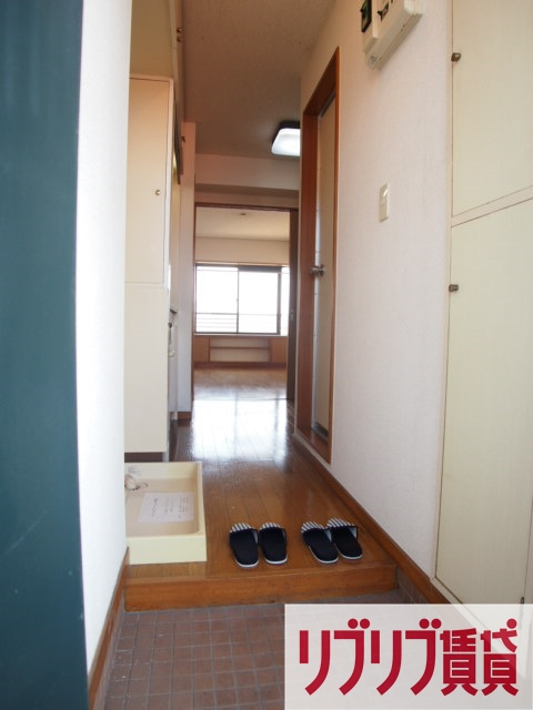 グランデール松波の玄関