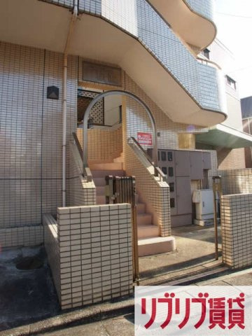 グランデール松波のエントランス