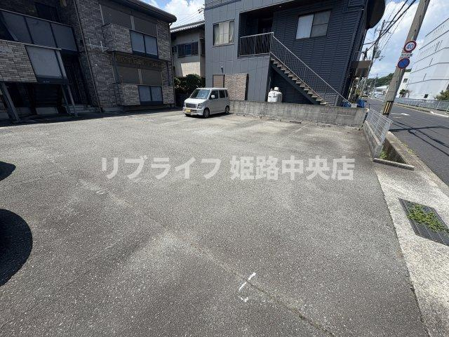 絵領ガーデンの駐車場