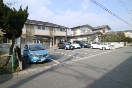 エクセレントの駐車場