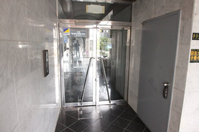 ウィンライフ近大前　(近大　一人暮らし)のエントランス