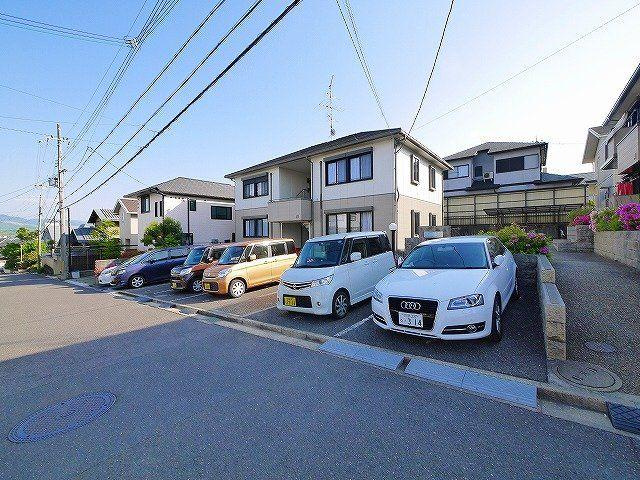 ラベリーフAの駐車場