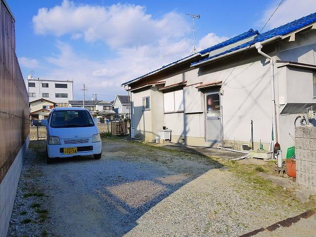 吉田ハウスの駐車場