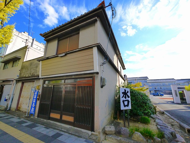 川原城町事務所の外観