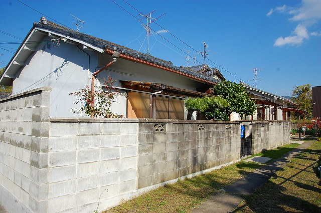 大森貸家の外観|レトロな外観です。