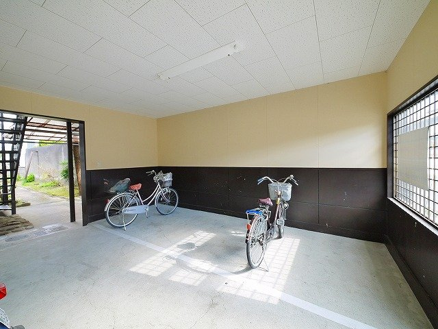 栄宏マンションのその他共用部分|自転車置き場