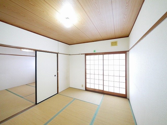 栄宏マンションの和室|ゆとりのある和室です