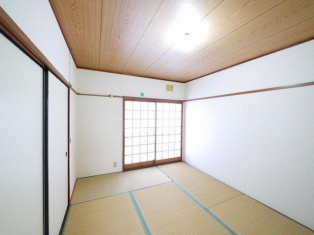 栄宏マンションの居間・リビング|ゆったり過ごせる居間