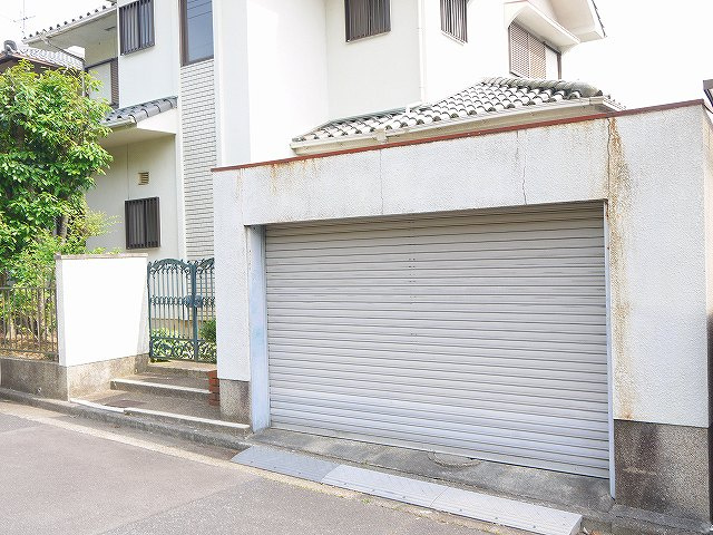 石濱邸の駐車場