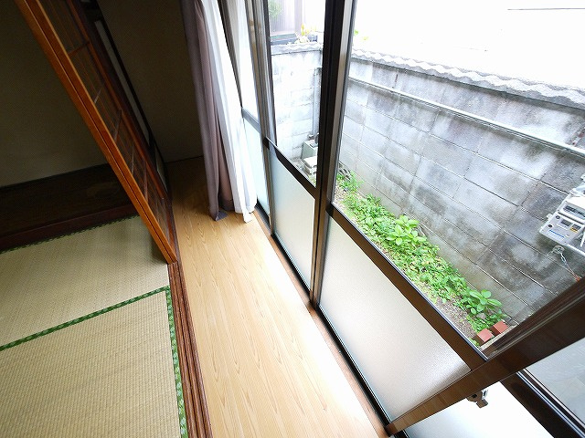 下村貸家（西新在家号所町）のバルコニー