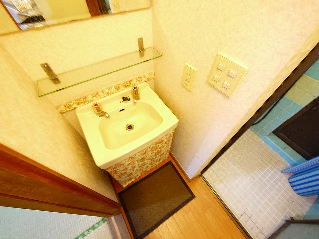 下村貸家（西新在家号所町）の洗面所