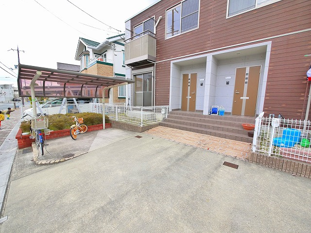 梅美台コートのエントランス