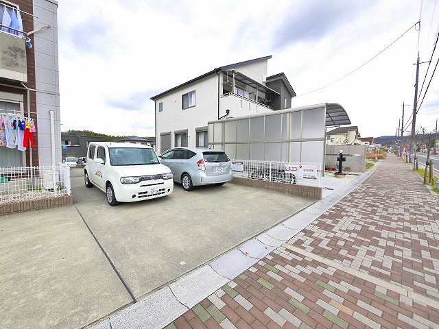 梅美台コートの駐車場