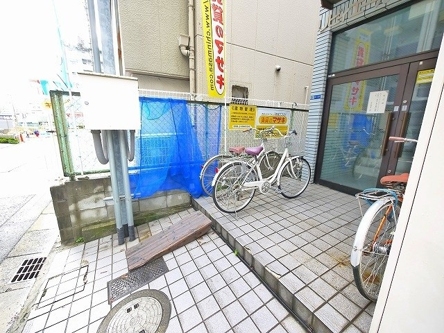 リヴィエールナッツパティオのその他共用部分|共用の出入り口です