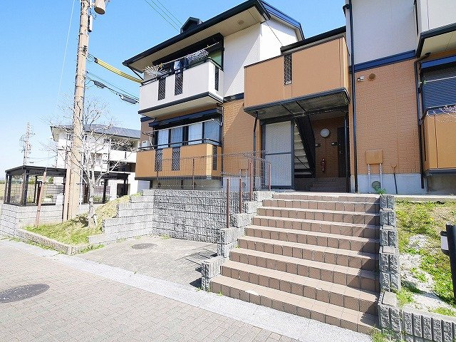 トウエイハウスCのエントランス|清潔なエントランスです