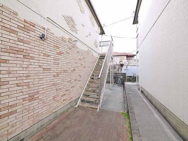 B・Bハイツのエントランス|階段部分です