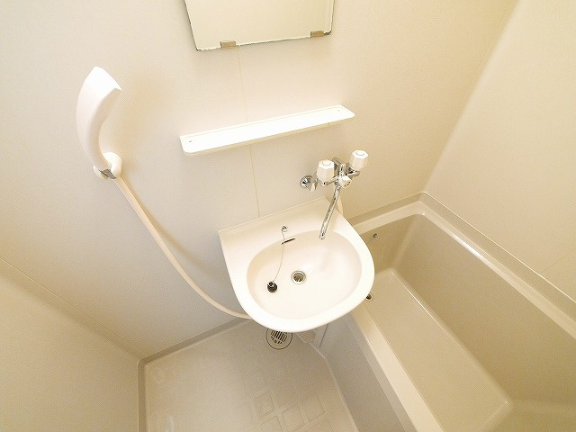 コスモスハイツの設備|洗面台です