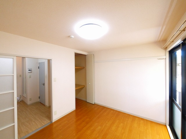 コスモスハイツの洋室