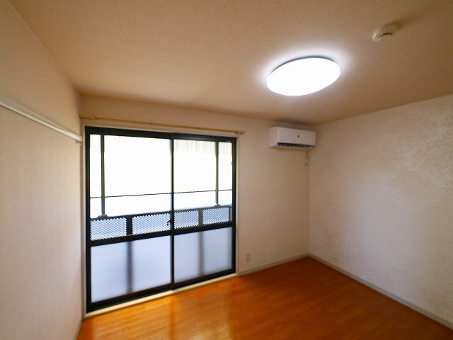 コスモスハイツの洋室