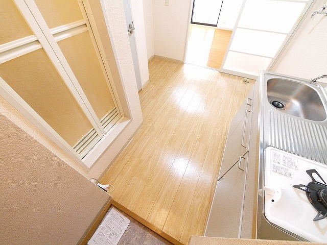 コスモスハイツの玄関