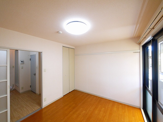 コスモスハイツの居間・リビング