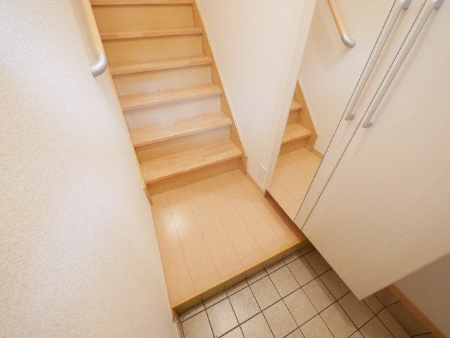 エレガンシアの内装|内装は落ち着いています