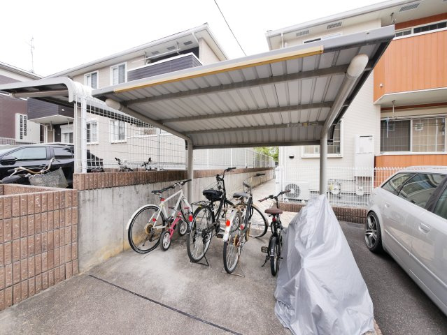 エレガンシアのその他共用部分|屋根付き駐輪場