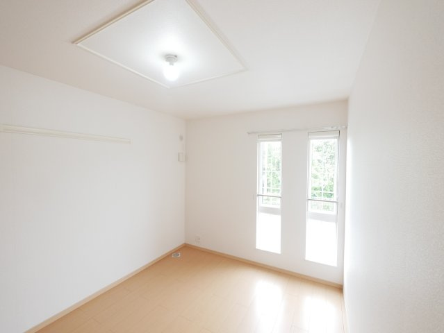 エレガンシアの内装|内装は落ち着いています